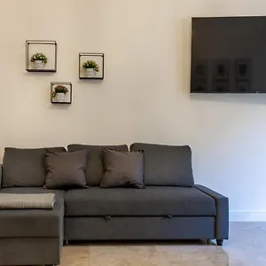 https://san-babila-luxury-milanese-apartment.italymilanhotels.net